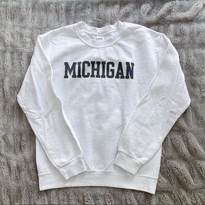 University of Michigan white crewneck | women’s SM